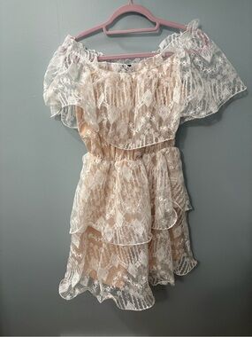 white and gold dress pretty little thing boohoo Women's Textured Gold Trim Drop Hem Shirt Dress